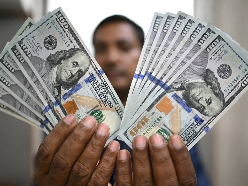 Dolar oslabio drugu sedmicu zaredom
