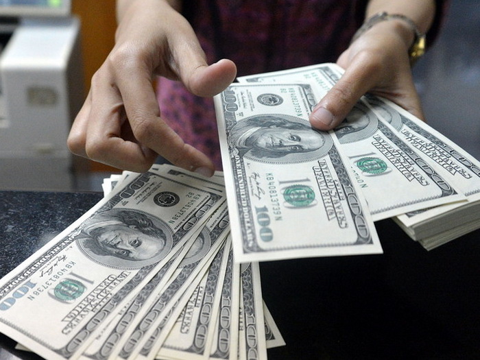 Dolar slabi drugu sedmicu zaredom