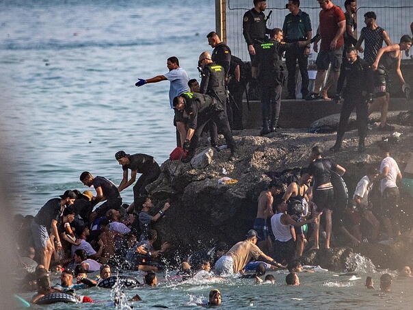 Dolasci migranata u Evropu morskim putem pali 39 posto, broj stradalih i nestalih raste