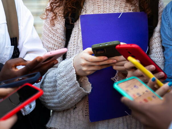 Dom lordova podržao zabranu društvenih mreža za mlađe od 16 godina