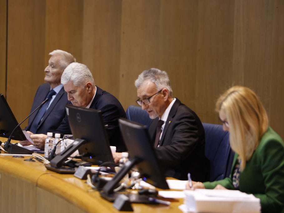 Dom naroda PSBiH bi danas trebao razmatrati zakone o akcizama, VSTV-u i Sudu BiH
