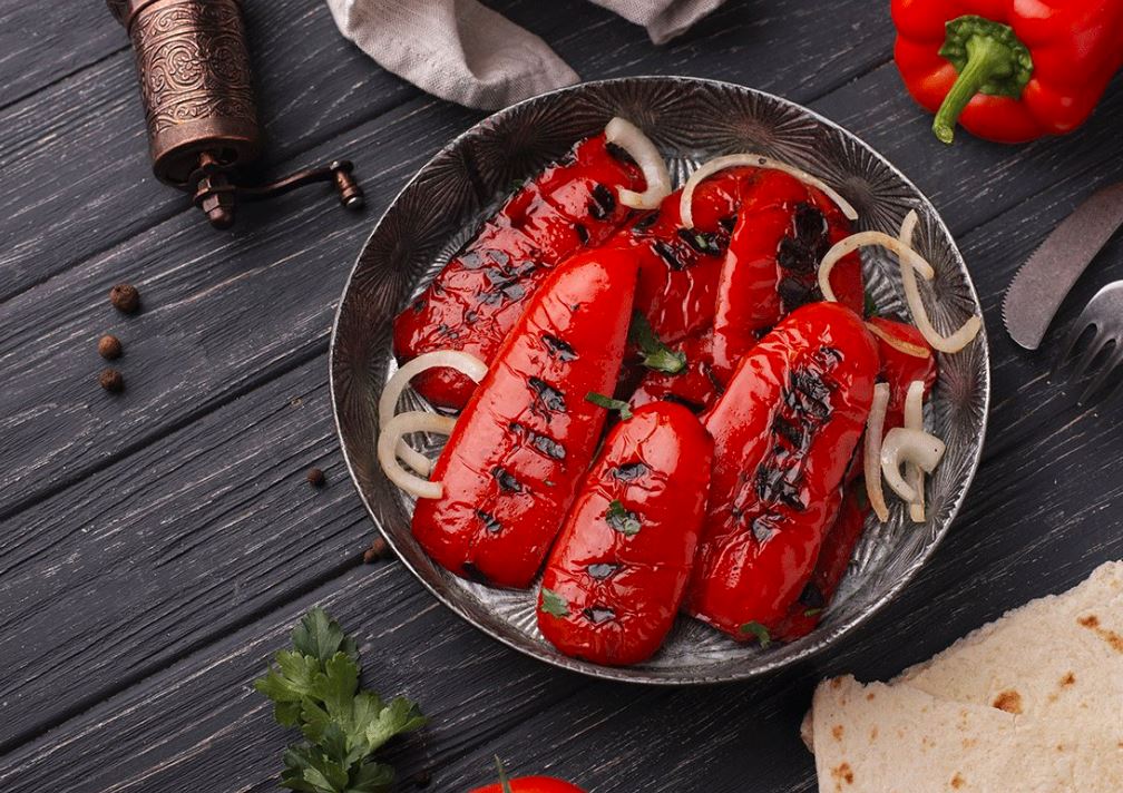 Domaćica otkrila trik za guljenje paprika bez muke: Špahtla radi čudo