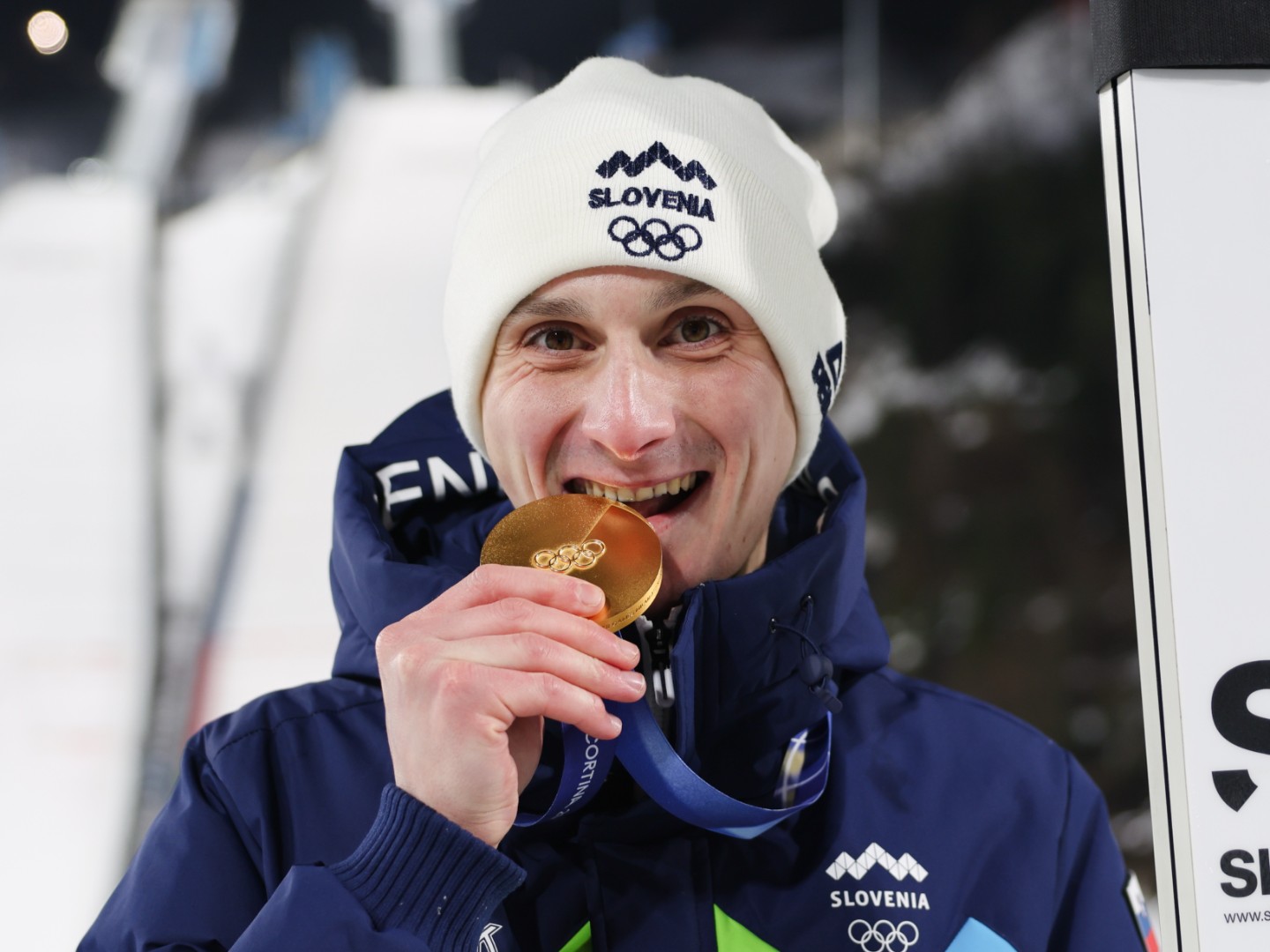 Domen Prevc olimpijski prvak na velikoj skakaonici