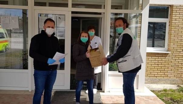 Domu zdravlja i Policijskoj upravi u Glamoču donirane zaštitne maske i rukavice