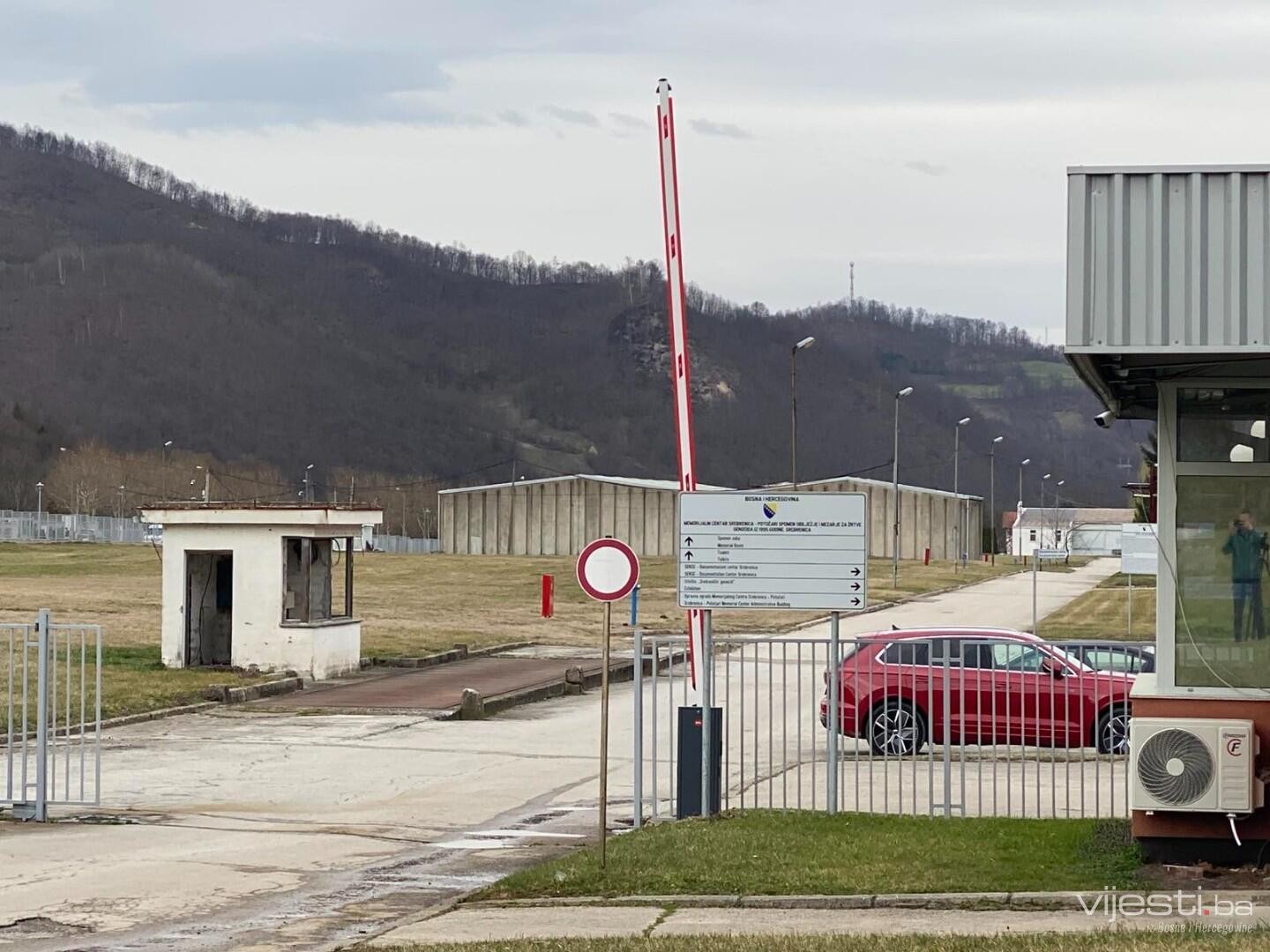 "Dosta je pritisaka": Udruženja žrtava traže zaštitu MC Srebrenica