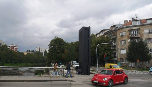 Dozvoljeno 1.54m2 površine, pano zauzeo površinu od 18m2