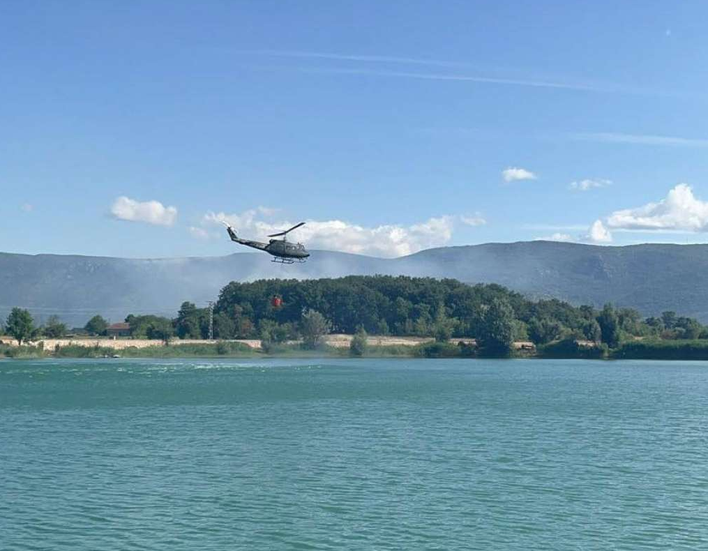 Drama kod Drvara: Požar se širi prema 20 kuća, teren miniran i nepristupačan