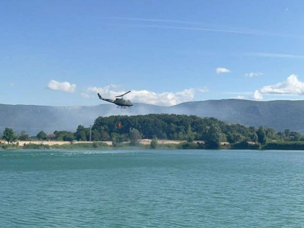 Drama kod Drvara: Požar se širi prema 20 kuća, teren miniran i nepristupačan