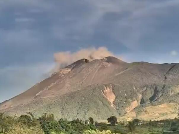 Drama na Filipinima: Vulkan Kanlaon izbacio ogroman oblak pepela