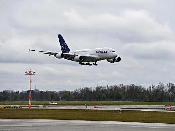 Drama na letu Lufthanse: Zbog zapaljene prenosive baterije avion prinudno sletio