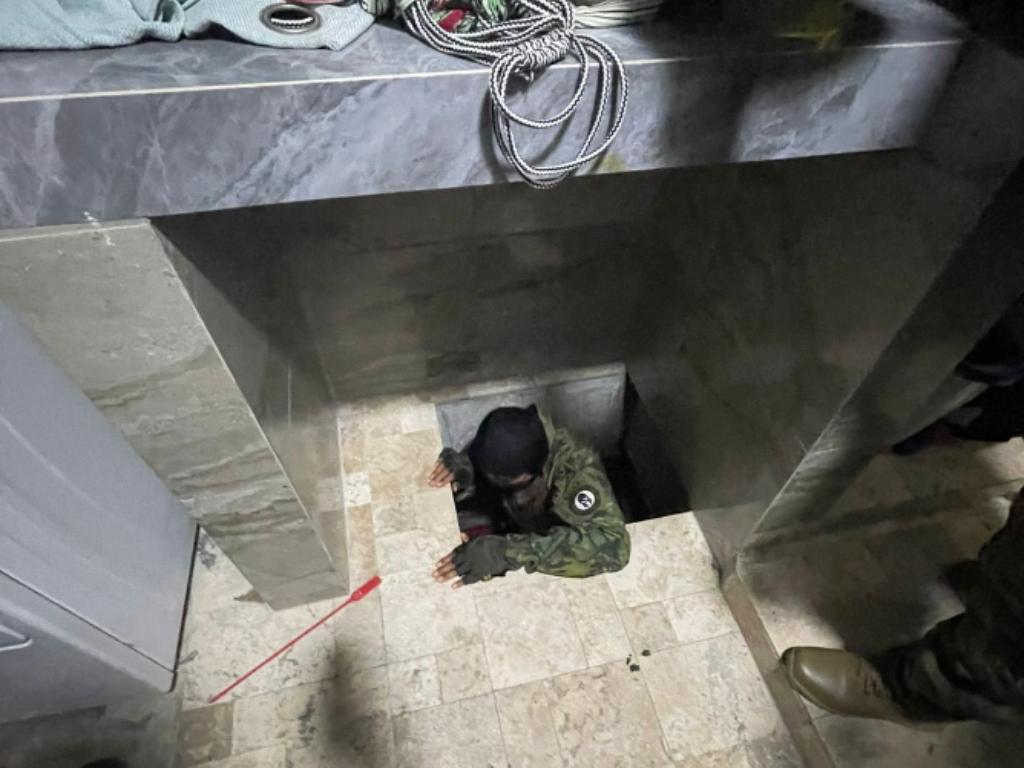 Dramatičan snimak: Trenutak kada policija pronalazi tajni bunker najtraženijeg narko-boss