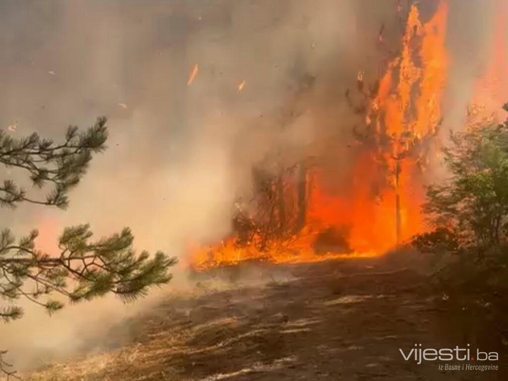 Dramatični prizori iz Konjica, požar u blizini naselja!