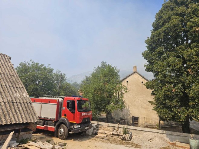 Dramatično kod Nevesinja i Novog Goražda: Vatra guta hektare, prijeti i kućama