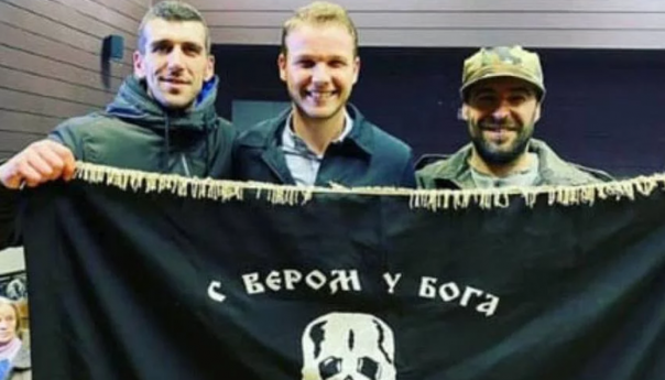 Draško Stanivuković fotografirao se s četničkom zastavom