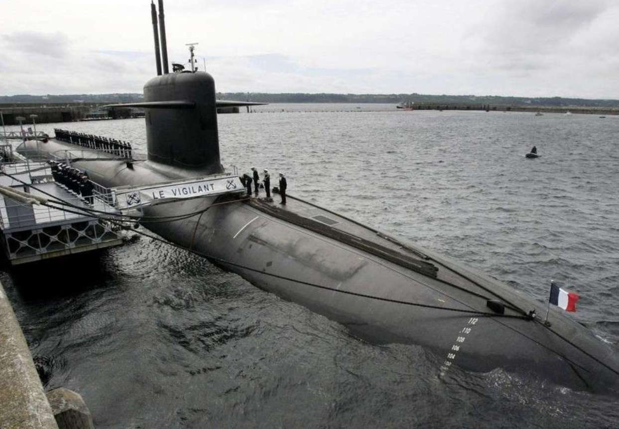 Dronovi nadlijetali francusku nuklearnu bazu, vojska otvorila vatru