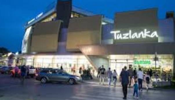 Drškom noža udario zaštitara u glavu, jer mu je rekao da stavi masku na lice