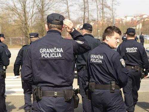 Državljani BiH bježeći od policije odvalili rampu na granici sa Hrvatskom