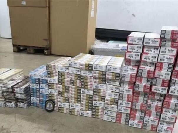 Državljanin BiH sakrio u poluprikolici 20.600 cigareta, kažnjen s 30.000 eura
