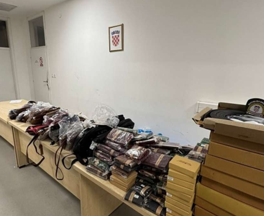 Državljaninu BiH na granici oduzete torbice, novčanici, parfemi
