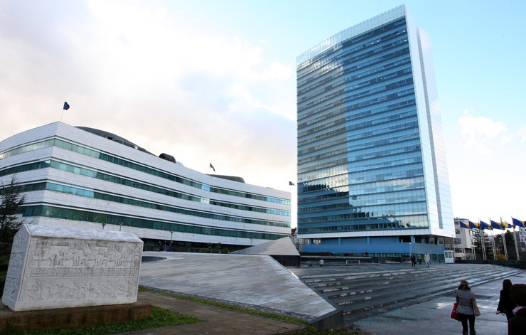 Državni službenici napuštaju posao i prelaze u privatni sektor