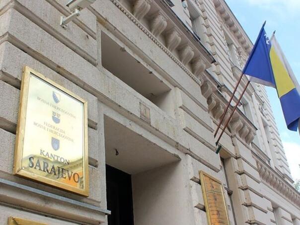 Državni službenici u KS prijete protestima: Ako ne bude regresa...