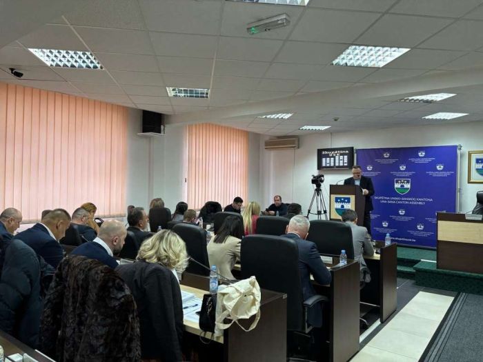 Državnim službenicima u USK omogućeno zadržati radna prava pri imenovanju na direktorske pozicije