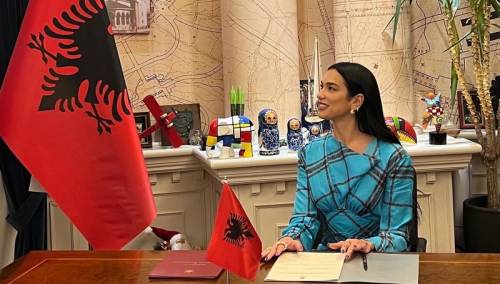 Dua Lipa dobila albansko državljanstvo