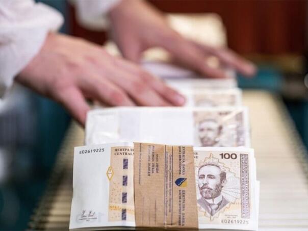 Dug po stanovniku u RS-u dvostruko veći nego u FBiH