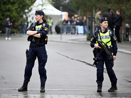Duge cijevi na ulicama Malmöa: Policija digla barikade