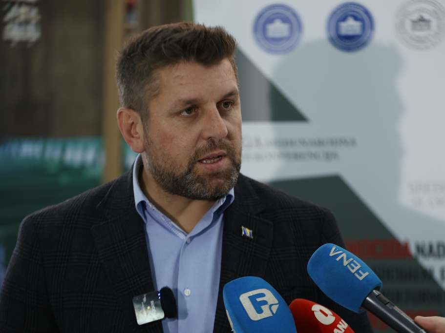 Duraković izdao nalog za povlačenje prijedloga zakona o kriminalizaciji simbola Armije RBiH
