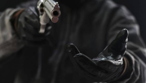 Dvije naoružane osobe opljačkale poslovnicu 'BH Pošte' na Ilidži