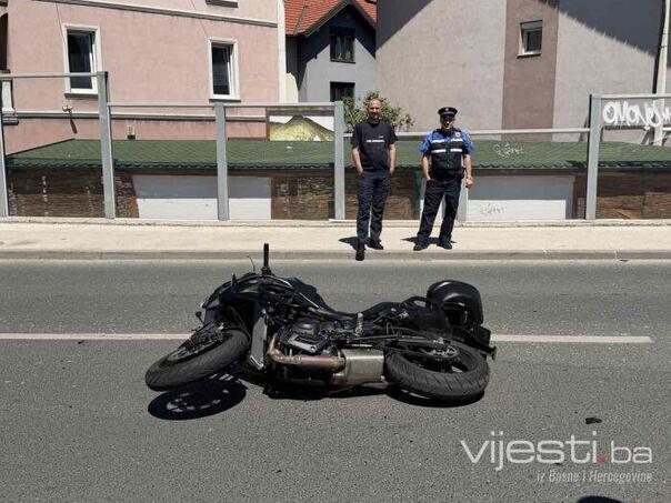 Dvije nesreće u dvije susjedne ulice: Motorista povrijeđen u ulici Michaela Schumahera