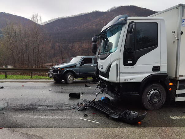 Pet osoba povrijeđeno u dvije saobraćajne nesreće kod Žepča i Maglaja