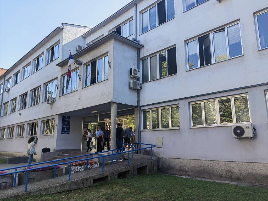 Dvije osobe iz Prijedora osumnjičene za krađu mašina i alata iz tri kuće u Kamičanima