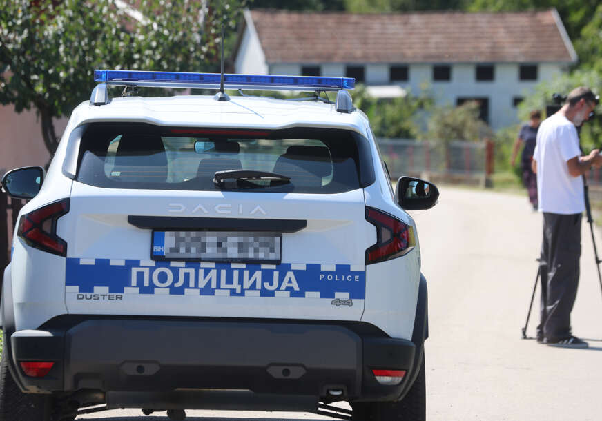 Dvije osobe teško povrijeđene u sudaru motocikla i automobila u Trebinju