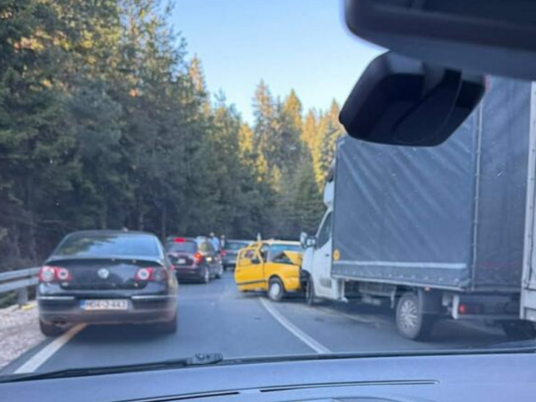 Dvoje povrijeđenih u sudaru tri vozila u Olovu