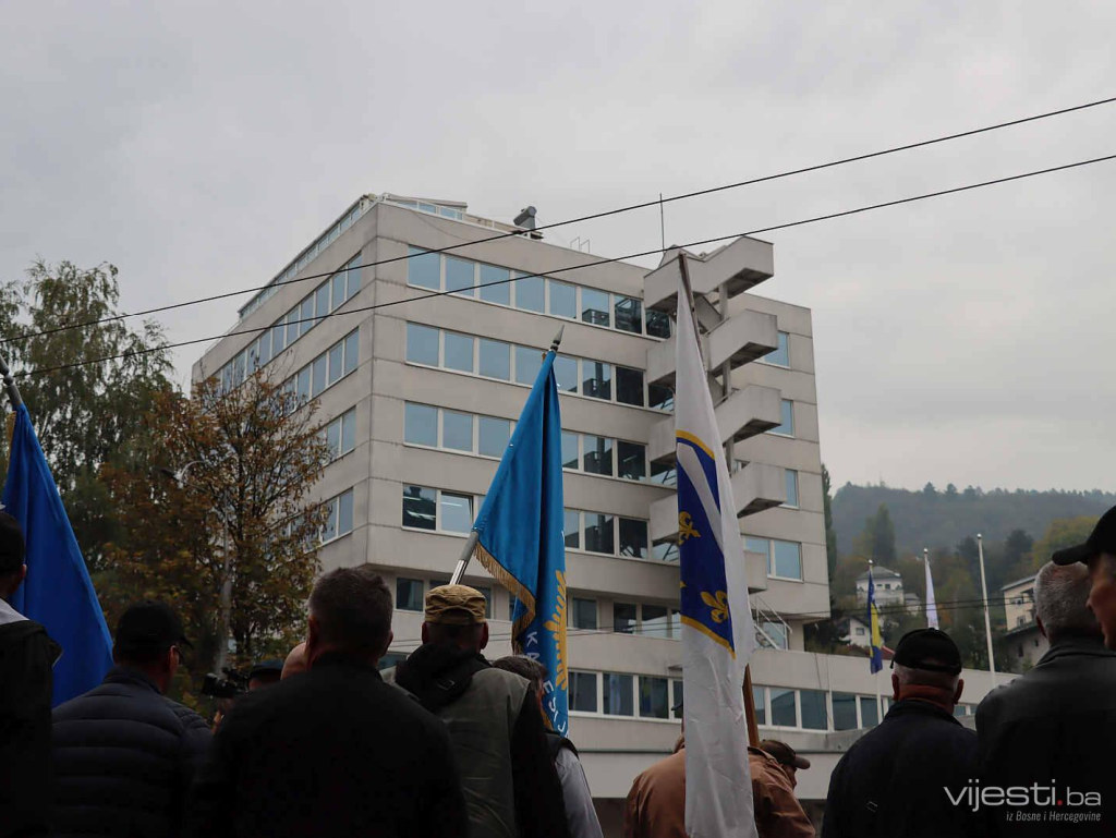 Dvojica bivših visokih predstavnika javno pozvala na ukidanje OHR-a