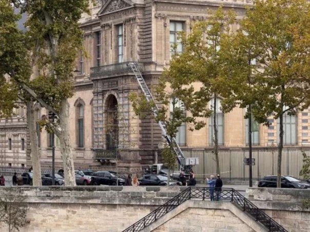 Dvojica uhapšena zbog krađe nakita u Louvreu