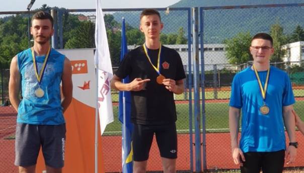 Dvostruka titulu juniorskog prvaka BiH za Hajrudina Vejzovića