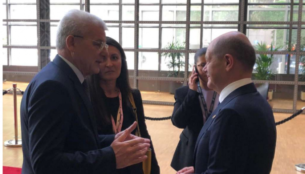 Džaferović sa Scholzom: Omogućiti kandidatski status i za BiH