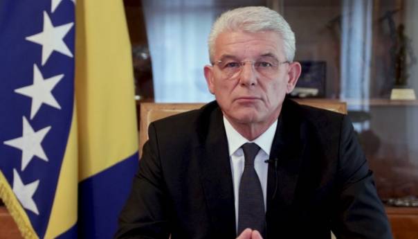 Džaferović uputio telegram saučešća Macronu