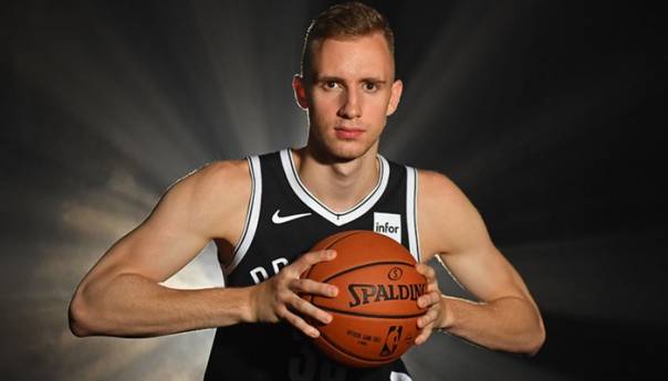 Džanan Musa donira aparate i medicinsku opremu Bihaću