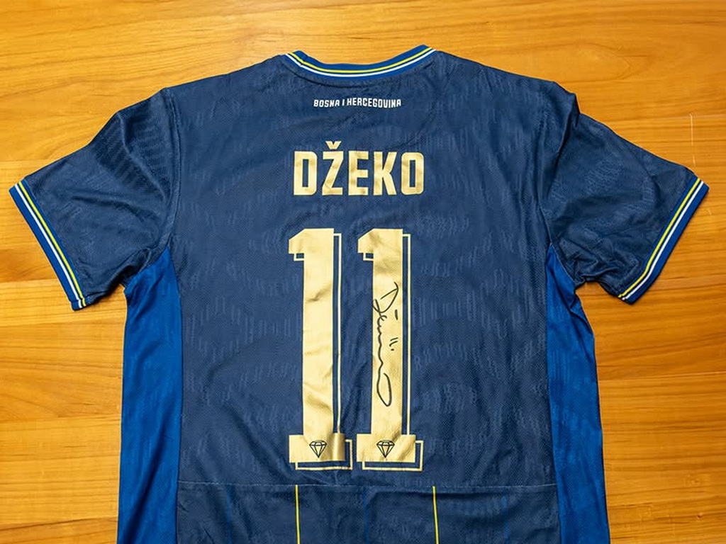 Džekin oproštajni dres na aukciji, a novac ide za pomoć oboljelima