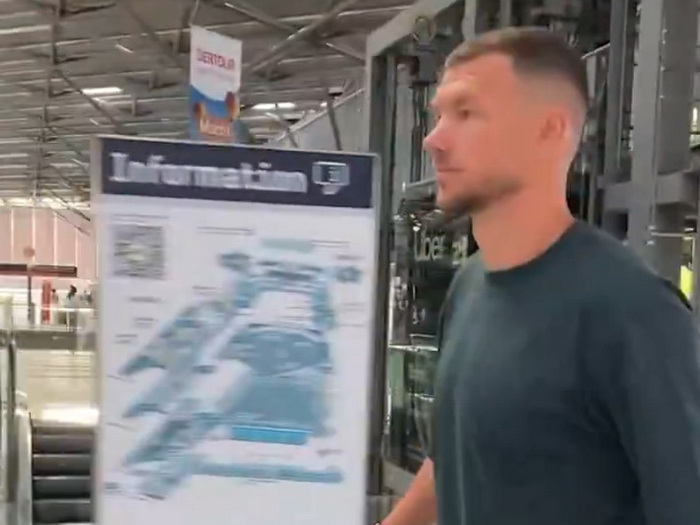 Džeko sletio u Njemačku: Sutra potpisuje novi ugovor sa Schalkeom