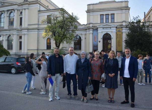 Edukacija o genocidu: Sarajevski srednjoškolci otputovali u Srebrenicu