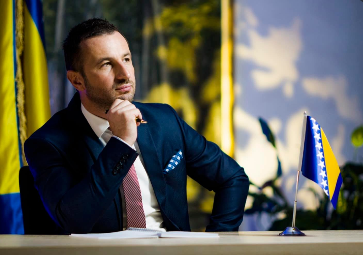 Efendić o povlačenju sankcija Dodiku: Posljedica unutrašnjih slabosti