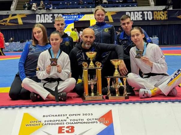 Ejla Makaš i Anja Hrgić zlatne na juniorskom EP u taekwondou