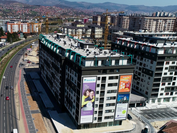 Eksplozija u naselju Bulevar na Stupu, policija na terenu