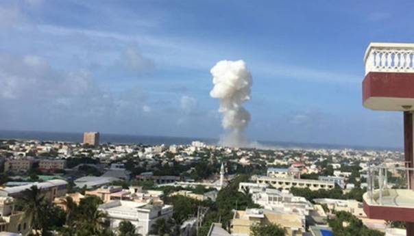 Eksplozija u vojnoj bazi u Mogadishuu, osam ubijenih i 14 ranjenih