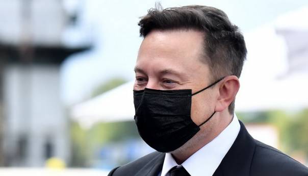 Elon Musk tvrdi da ima blaži oblik COVID-19